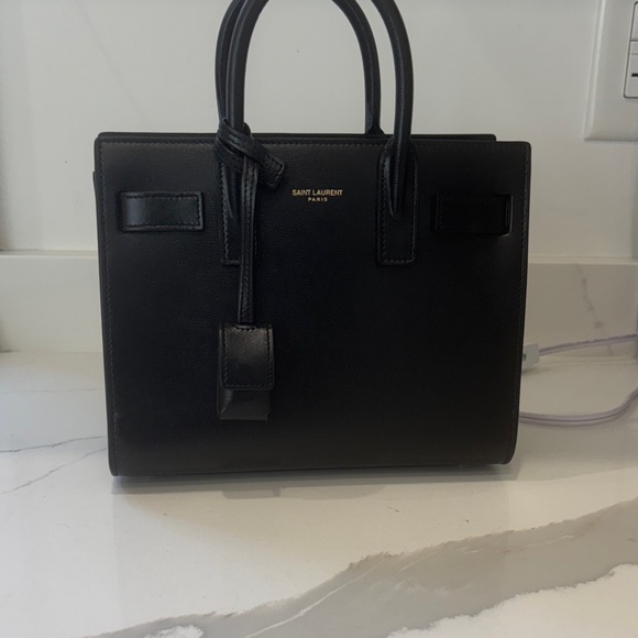 Saint Laurent Classic Black Tote - Picture 1 of 6